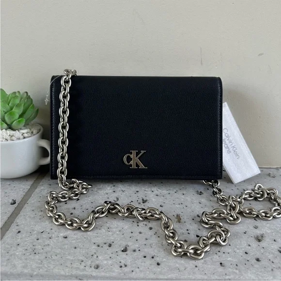 NWT Calvin Klein Minimal Monogram Chain Strap Wallet - Picture 1 of 8